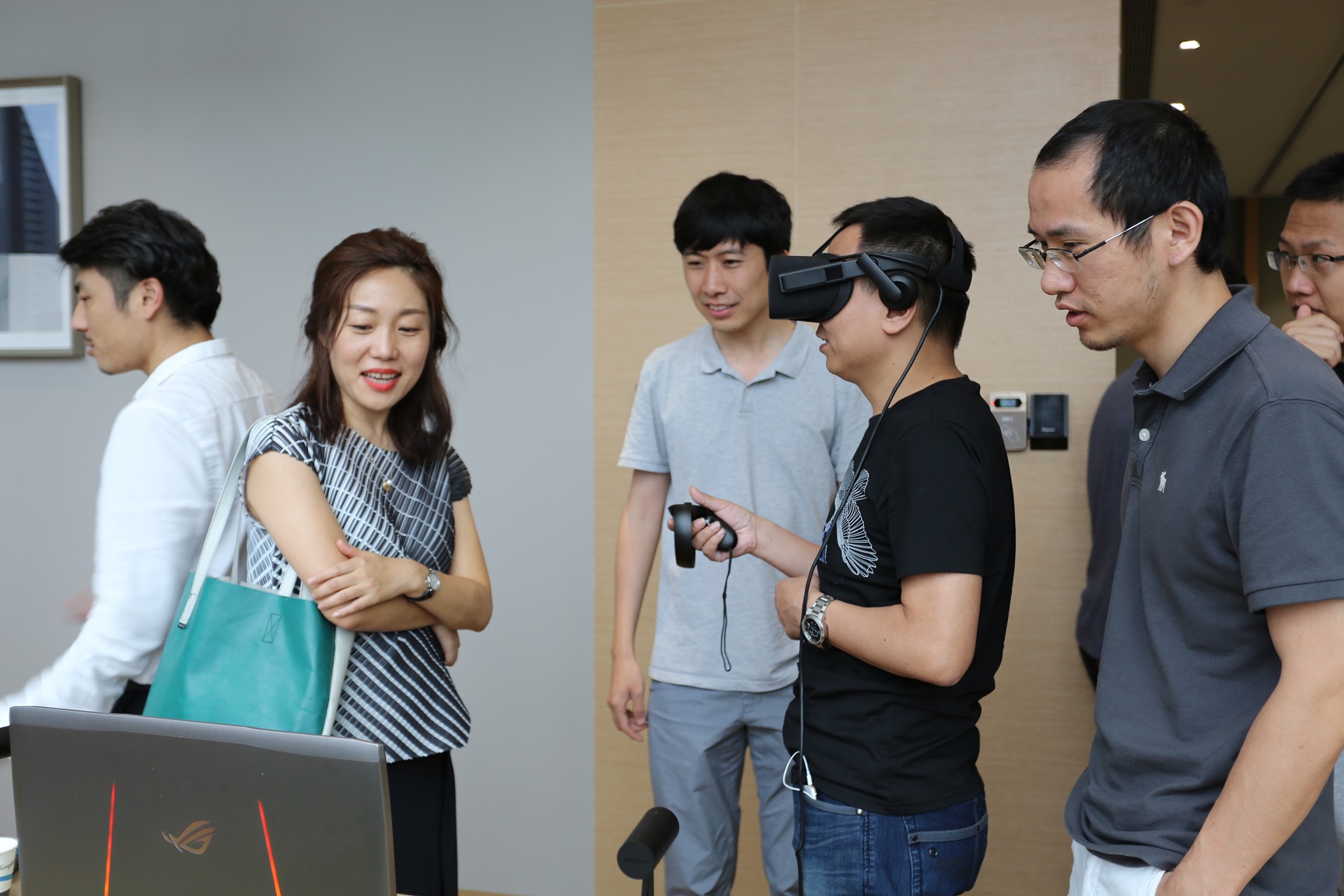 研發(fā)人員親身體驗(yàn)VR設(shè)計(jì)案例