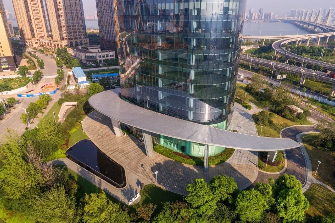 南昌新力中心塔樓直接落地，無裙房