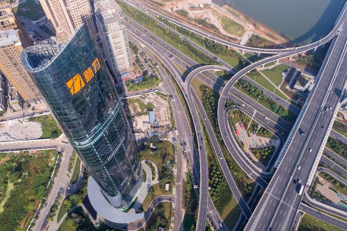 疏離與融合的平衡，建筑與城市相生相成