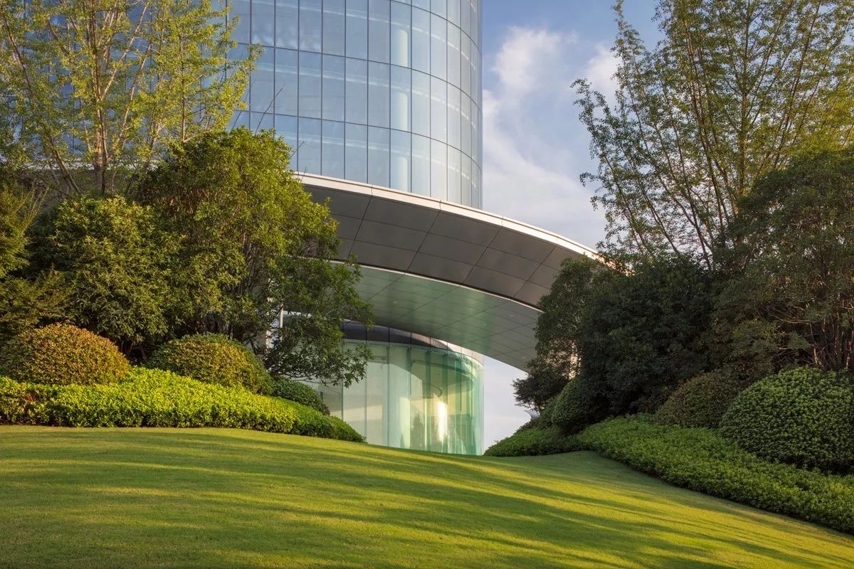 南昌新力中心塔樓直接落地，無裙房