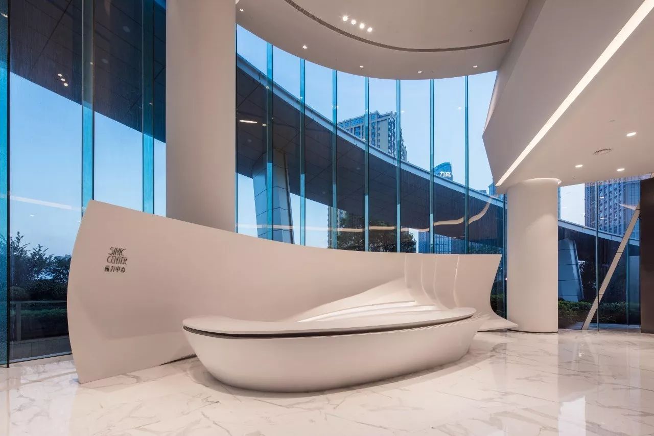 新力地產(chǎn)與天華為南昌新力中心打造了4.2m高闊層高、地下雙層超大專屬車庫