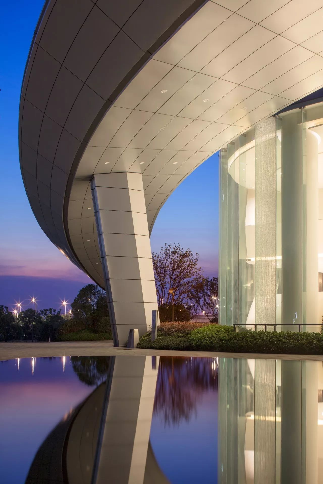 南昌新力中心塔樓直接落地，無裙房