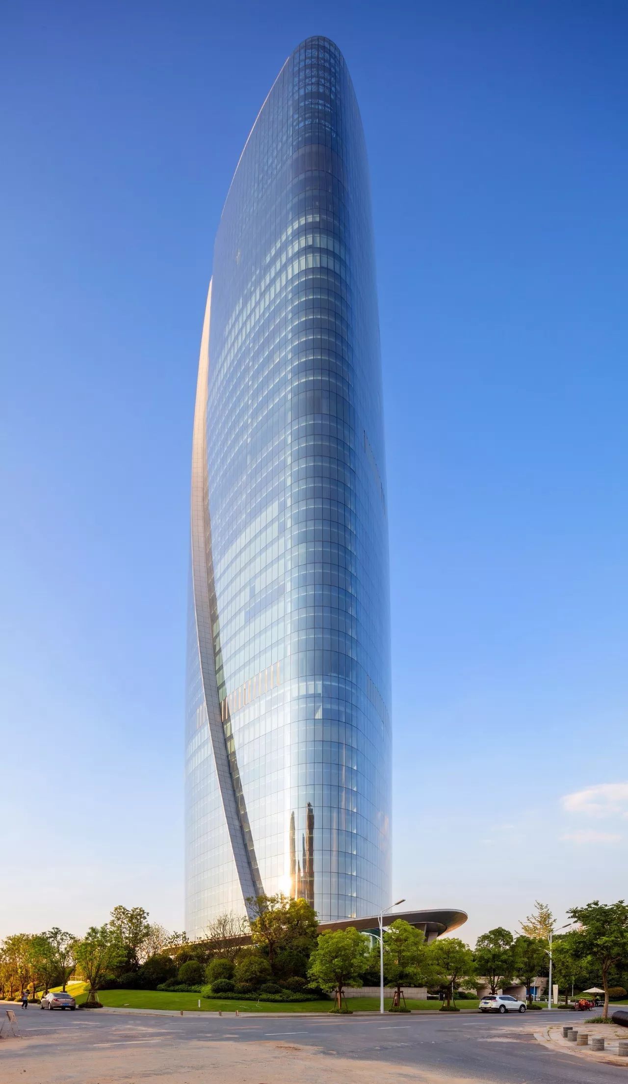 南昌新力中心塔樓直接落地，無裙房